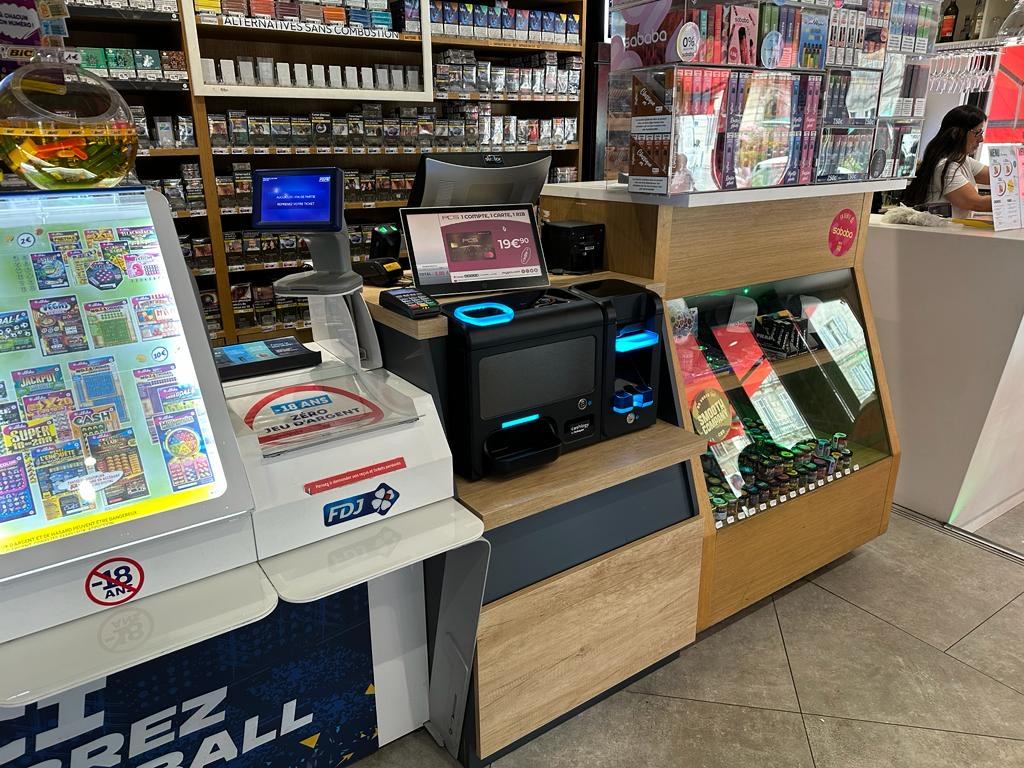 Monnayeur automatique Cashlogy installé en bureau de tabac